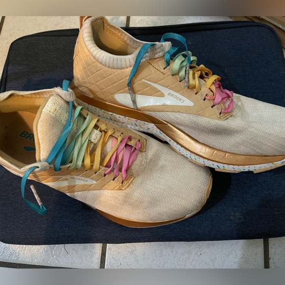 Brooks Shoes Ltd Ed Brooks Ice Creams Rainbow Sprinkles Size 9
